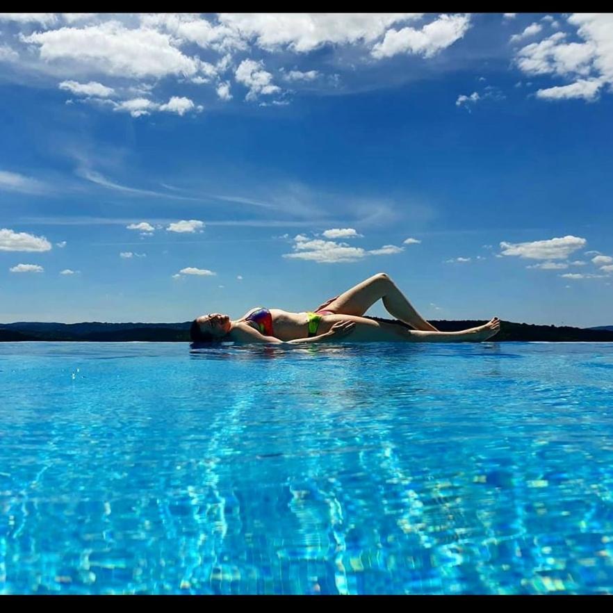 Roč Home Andrea With Infinity Salty Pool מראה חיצוני תמונה