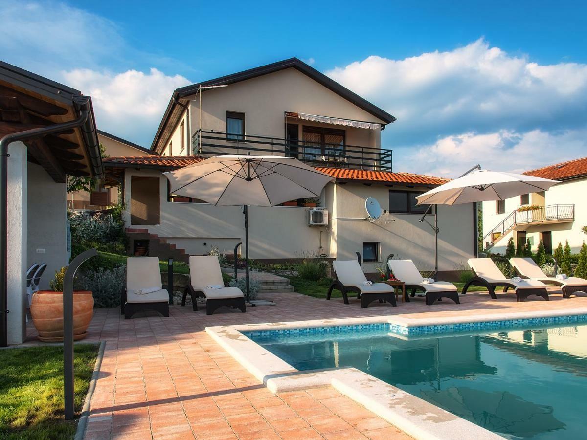 Roč Home Andrea With Infinity Salty Pool מראה חיצוני תמונה